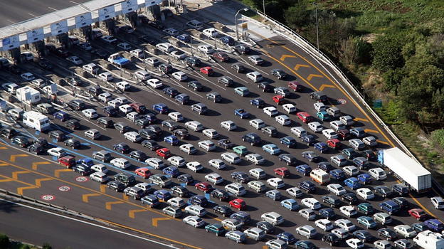 Italia, inferno in autostrada: ci sono km di coda