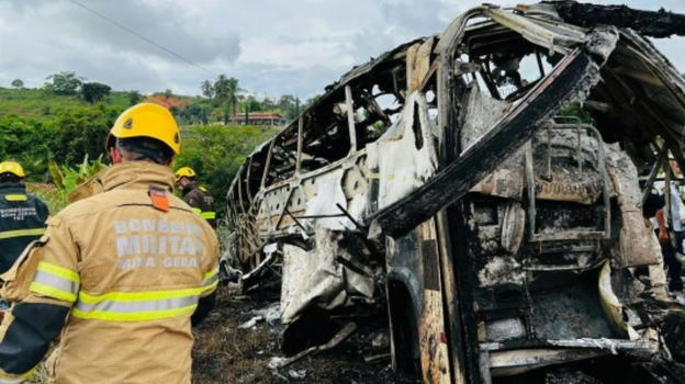 38 persone hanno perso la vita, il bus ha perso il controllo poco fa