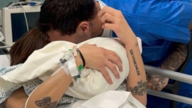 "Benvenuta al mondo, Bianca". Fiocco rosa per la coppia vip più amata