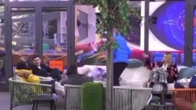 Grande Fratello, dopo Jessica "se ne va anche lui"