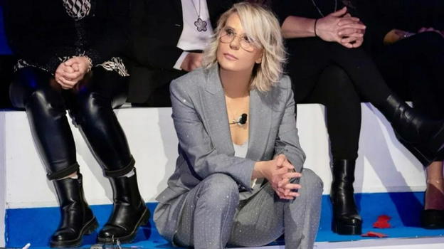 Maria De Filippi, il significato dell’abito nella prima puntata di C’è Posta per Te