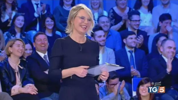 Social contro Maria De Filippi per la storia di Lina e Alessandro