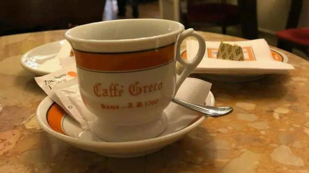 Colazione pagata 86 euro, il titolare si difende: "Da noi si paga la..