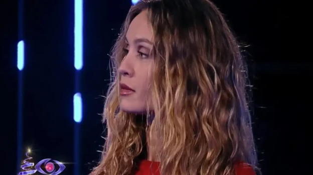 Gf, la produzione ammette l’errore: Helena rientra nella Casa