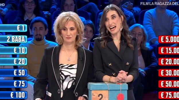 Affari Tuoi, tutti contro la mamma di Giulia dopo la puntata di ieri sera