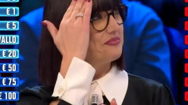 Pina vince 45mila euro ad Affari Tuoi: la scoperta da brividi sulla concorrente