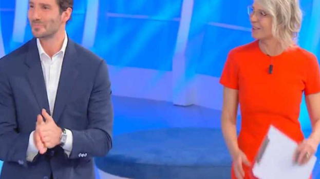 C’è posta per Te, Stefano De Martino ruba la scena in diretta. La reazione di Maria sconvolge il pubblico