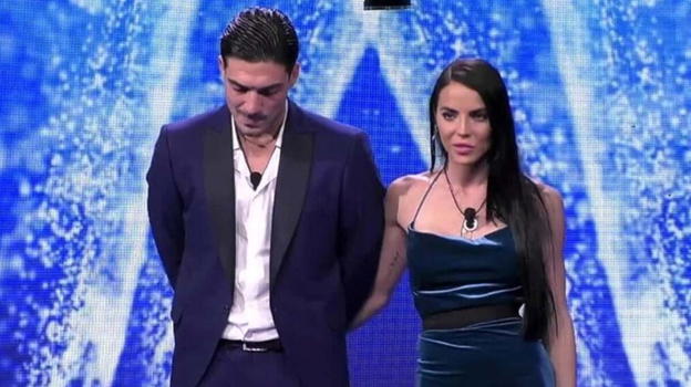 Stefania contro Shaila e Lorenzo: "Copione scritto…"
