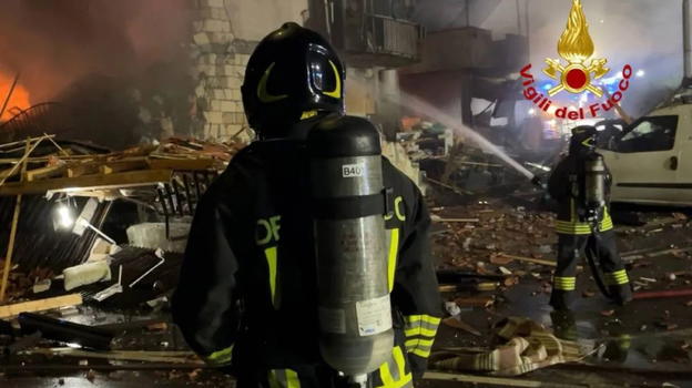 Italia, prima un forte boato e poi il crollo: si teme il peggio