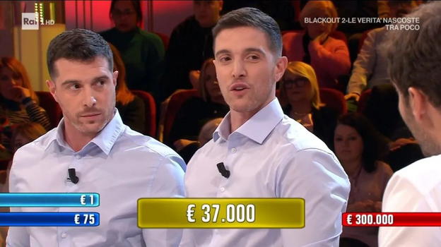I gemelli Andrea e Alessandro vincono 37 mila euro ad Affari Tuoi: la scoperta da brividi sul loro passato