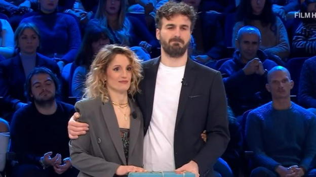 Affari tuoi, tam tam malizioso su Erasmo e la cugina: "Loro due…