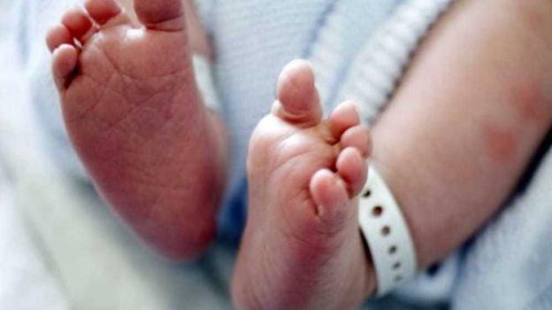 Neonata muore a soli 10 giorni dal parto: le cause