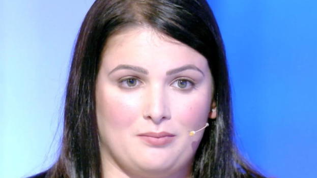 C’è posta per Te, tutti contro Martina: bordate di fischi