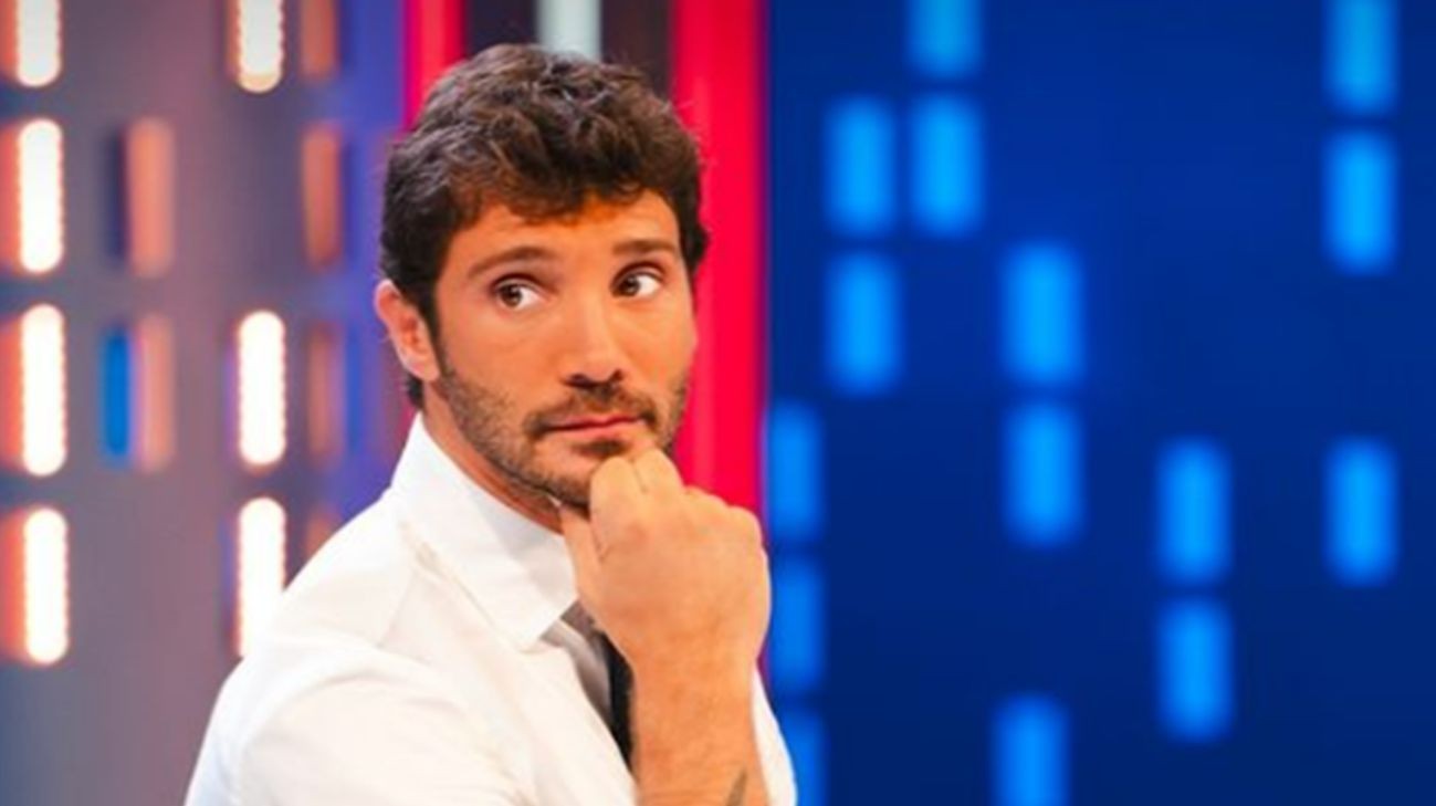 Affari Tuoi, le parole della mamma di Roberto a Stefano de Martino