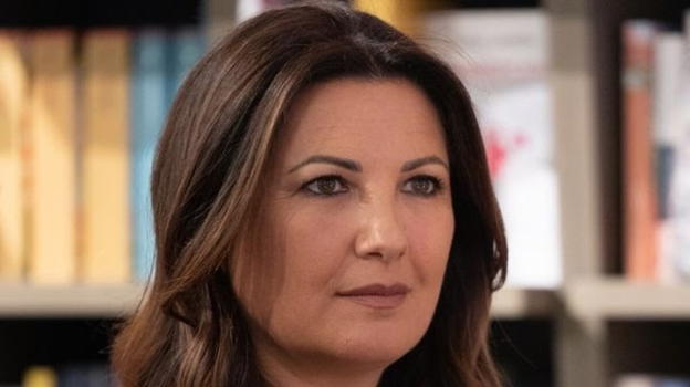 Giovanna Civitillo, incidente per la moglie di Amadeus: la foto in ospedale