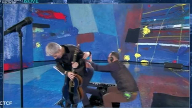 Fabio Fazio, panico tra il pubblico: inciampa in studio