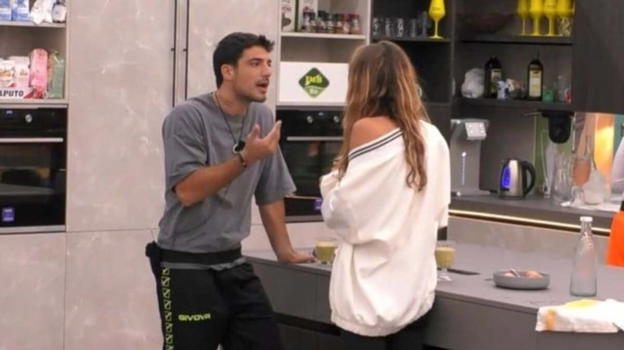 Vergogna al #GF. Furiosa lite tra Helena e Lorenzo