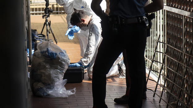 16enne partorisce in casa, il neonato era senza vita in un secchio fuori dal balcone