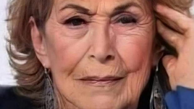 Le reazioni sulla foto di Barbarella: "Ecco la vera faccia della d’Urso. La sua età la dimostra tutta!!"