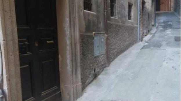 Andrea Prospero, in camera c’era un uomo: cos’hanno trovato nel bagno