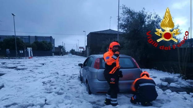 Italia, forte grandinata distrugge tutto: i primi aggiornamenti