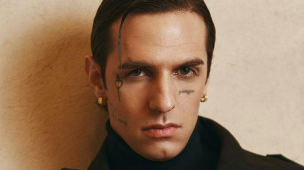 Achille Lauro svela cosa si è scritto sul viso