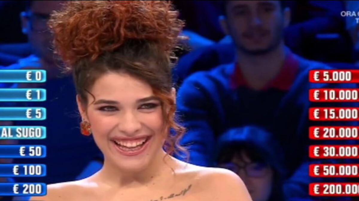 Affari Tuoi, Chiara Lucia si presenta senza reggiseno: la reazione dei