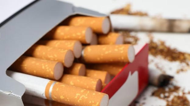 Sigarette, la brutta notizia per i fumatori a partire da oggi