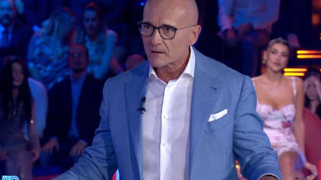 Grande Fratello, l’annuncio di Alfonso Signorini: "Sei in finale"