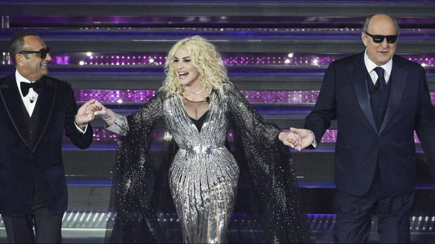 Sanremo, Antonella Clerici infiamma il palco con una clamorosa gaffe