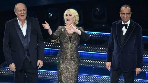 "Ma l’avete sentita?". Sanremo 2025, Antonella Clerici non risparmia nessuno: frecciatine a Gerry e al cantante