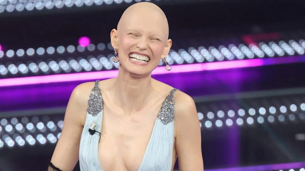 Sanremo 2025, il significato del vestito di Bianca Balti