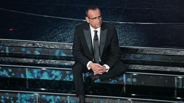 Carlo Conti, la notizia improvvisa: nessuno se l’aspettava