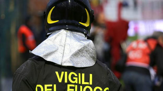 Italia, la città si sveglia sommersa d’acqua: soccorsi in azione