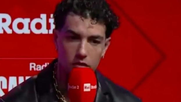 Tony Effe abbandona: "Sono inc*** nero, per me Sanremo finisce oggi"