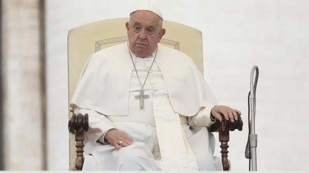 "È il momento di fare silenzio". Papa Francesco, il commento sui social