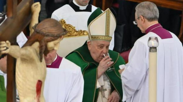 Papa Francesco rompe il silenzio e svela: "Ho un brutto..