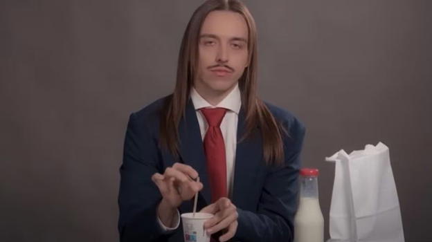 Tommy Cash canta "Espresso macchiato": il vero significato della canzone