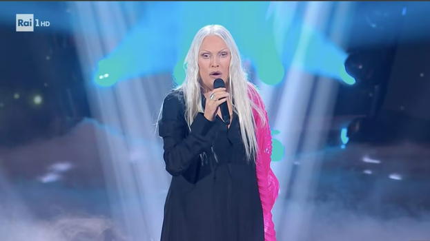 The Voice Senior, arriva sul palco ma tutti la riconoscono