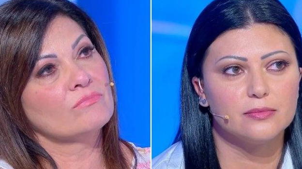 Rosa chiude la busta alla madre Nancy, ma c’è una frase a fine puntata