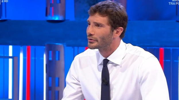 Affari Tuoi, il gran rifiuto di Stefano De Martino alla Rai