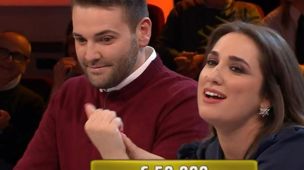 Affari tuoi, il miracolo di Cristiano fa impazzire di gioia lo studio