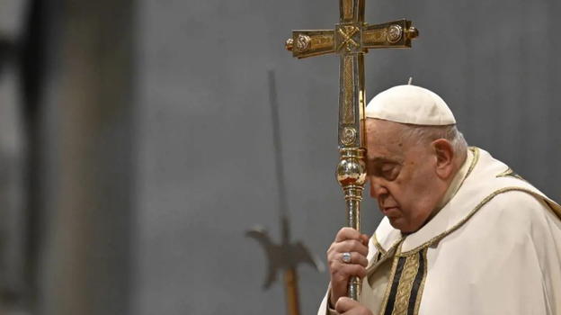 Papa Francesco, la notizia improvvisa dall’ospedale: fedeli sconvolti