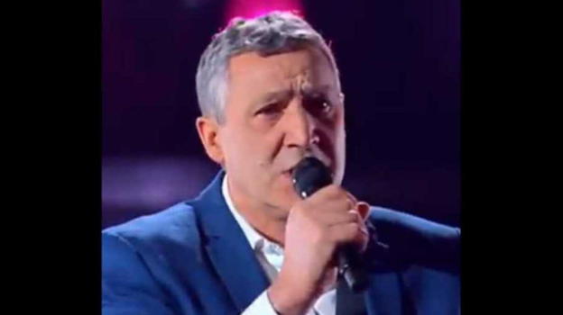 The Voice, pubblico e giudici increduli: sale sul palco e sorprende tutti