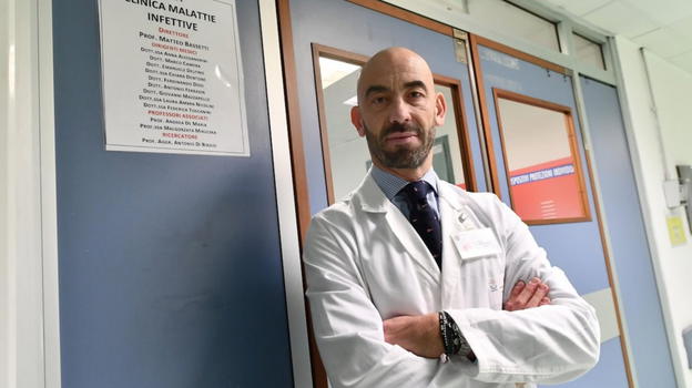 Matteo Bassetti e le rivelazioni super piccanti: "Anche gli uomini, rubate le mutande..