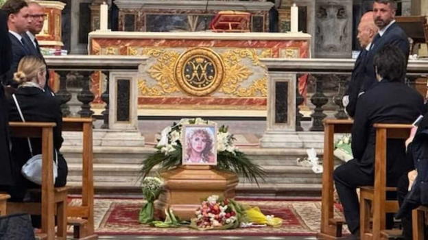 Eleonora Giorgi, è successo durante i funerali. Le telecamere hanno ripreso tutto