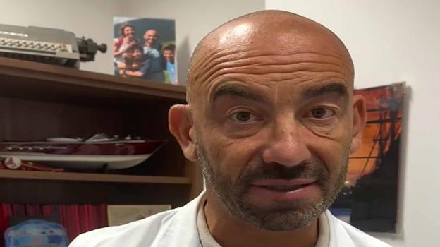 Matteo Bassetti lancia l’allarme: "Cosa succede al tuo corpo se dormi meno di 7 ore…"