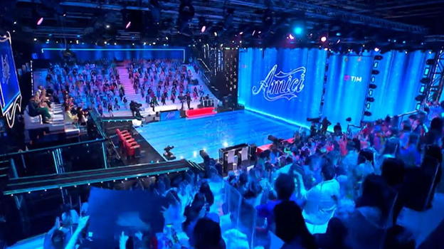Amici, Maria De Filippi stupisce tutti e comunica i nuovi giudici del serale