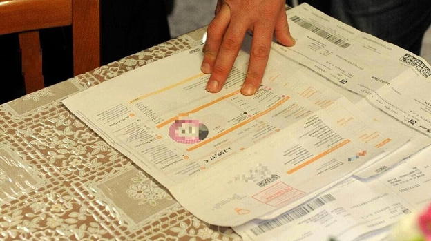 Bollette, italiani disperati, arriva il salasso su luce e gas per chi vive in queste regioni