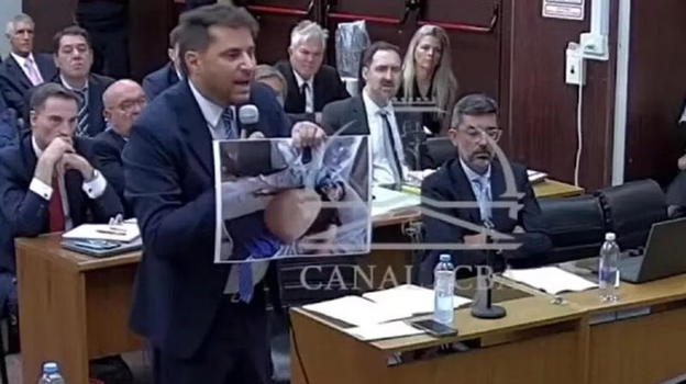 "Ecco come ha perso la vita Diego Armando Maradona". E mostrano la foto